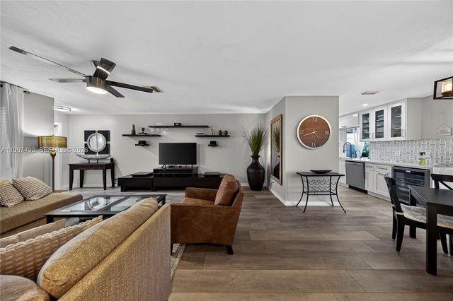 371 SE 3rd St 371, Pompano Beach, FL 33060