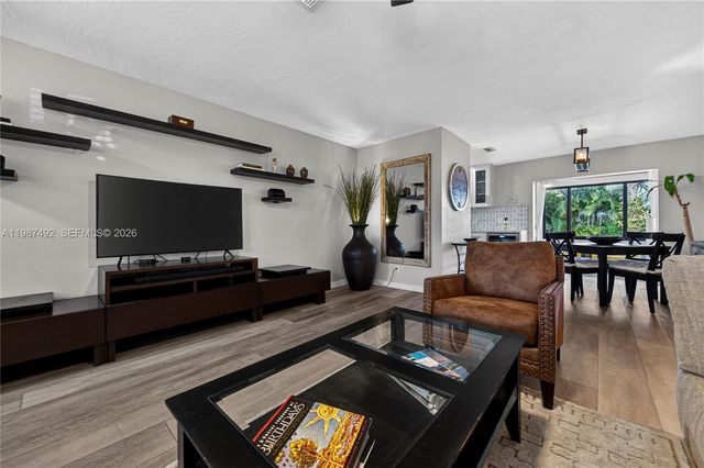 371 SE 3rd St 371, Pompano Beach, FL 33060