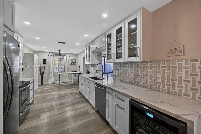 371 SE 3rd St 371, Pompano Beach, FL 33060