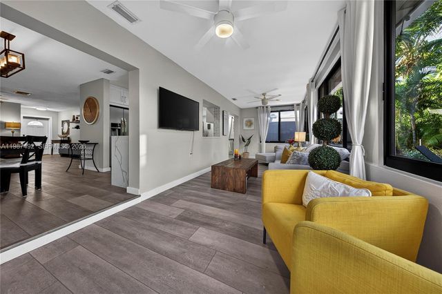 371 SE 3rd St 371, Pompano Beach, FL 33060