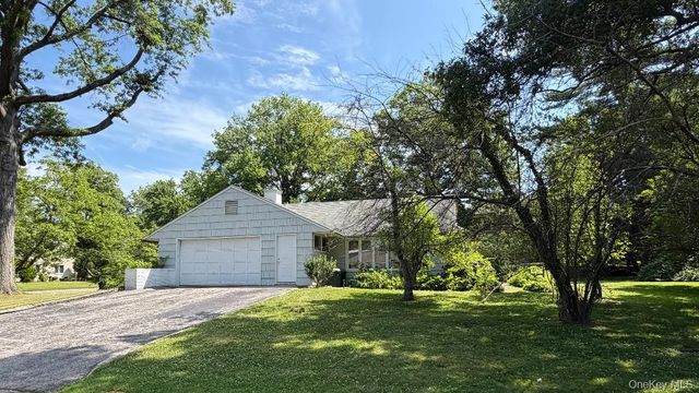 21 OLD FARM Road, Great Neck, NY 11020