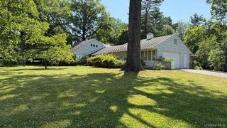 21 OLD FARM Road, Great Neck, NY 11020
