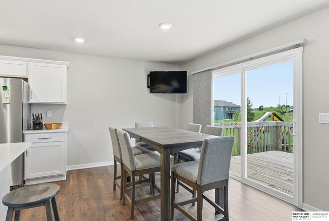 220 N 10th Avenue, Springfield, NE 68059