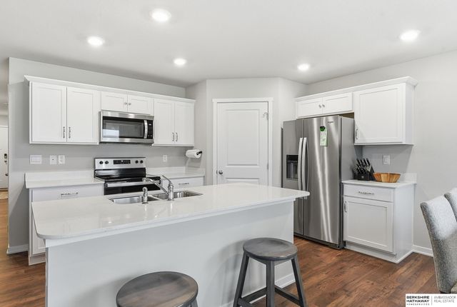 220 N 10th Avenue, Springfield, NE 68059