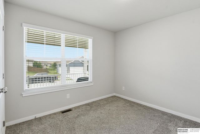 220 N 10th Avenue, Springfield, NE 68059