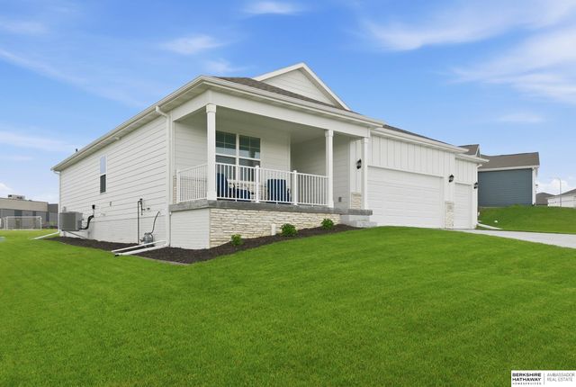 220 N 10th Avenue, Springfield, NE 68059