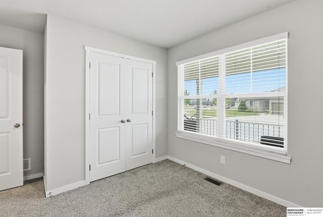 220 N 10th Avenue, Springfield, NE 68059
