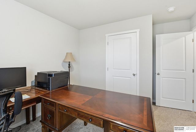 220 N 10th Avenue, Springfield, NE 68059
