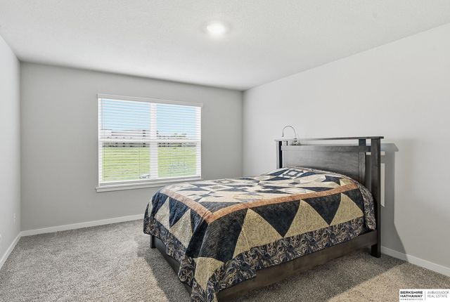 220 N 10th Avenue, Springfield, NE 68059