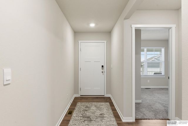220 N 10th Avenue, Springfield, NE 68059