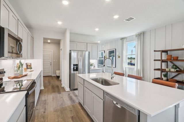 208 Bendecido LOOP, Elgin, TX 78621