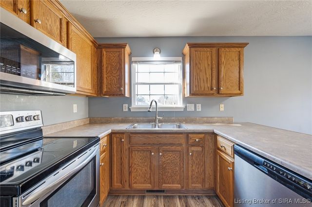 4437 Falling Leaf Drive, Sellersburg, IN 47172