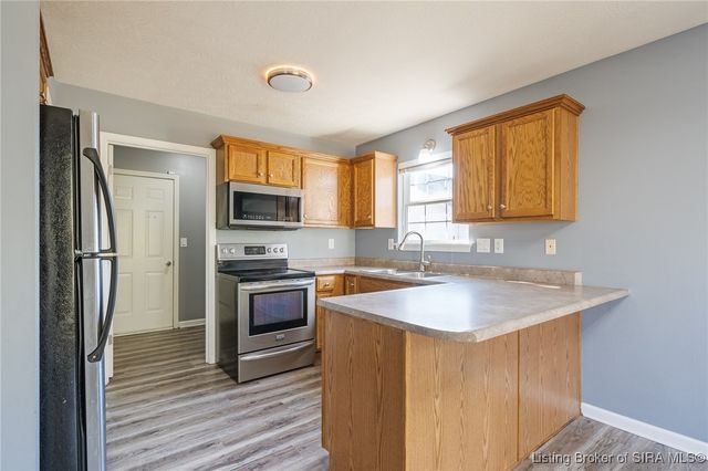 4437 Falling Leaf Drive, Sellersburg, IN 47172