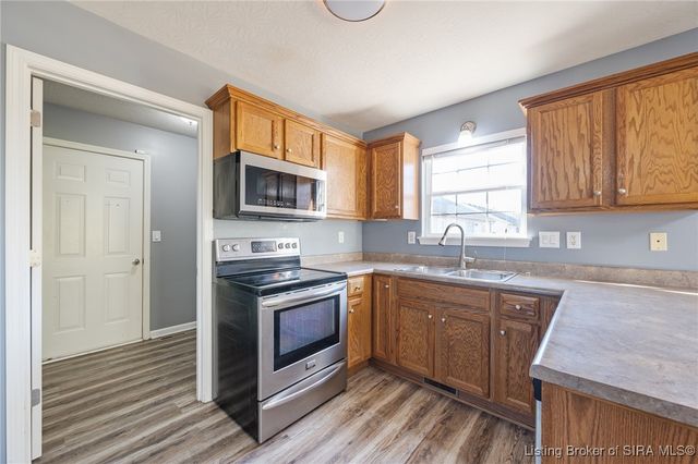 4437 Falling Leaf Drive, Sellersburg, IN 47172