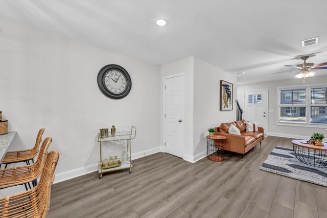 141 Quarry Point Dr, Clarksville, TN 37043