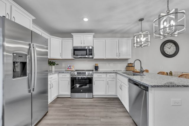 141 Quarry Point Dr, Clarksville, TN 37043