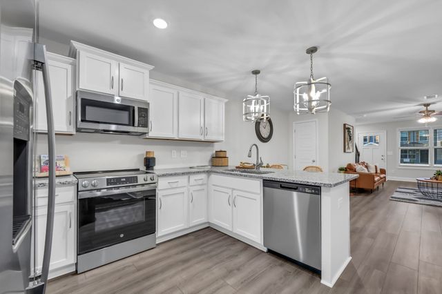 141 Quarry Point Dr, Clarksville, TN 37043