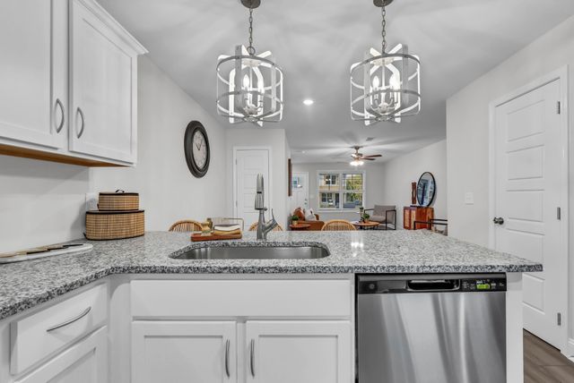 141 Quarry Point Dr, Clarksville, TN 37043