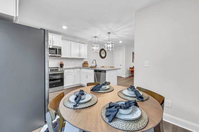 141 Quarry Point Dr, Clarksville, TN 37043
