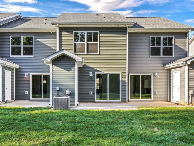 141 Quarry Point Dr, Clarksville, TN 37043