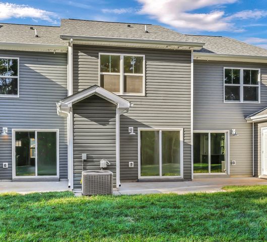 141 Quarry Point Dr, Clarksville, TN 37043