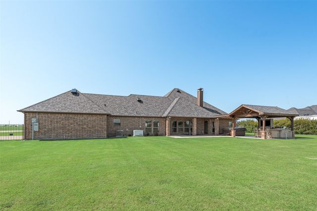 2921 Alamosa Drive, Terrell, TX 75160