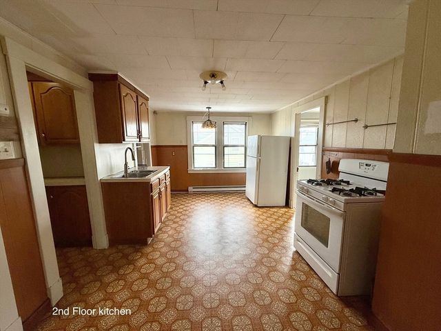 26 Wintworth St., Chicopee, MA 01013