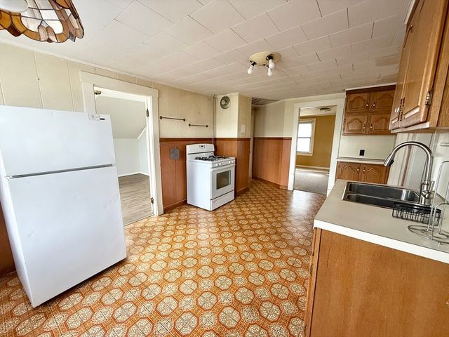 26 Wintworth St., Chicopee, MA 01013