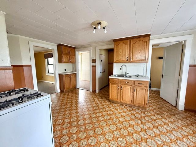 26 Wintworth St., Chicopee, MA 01013