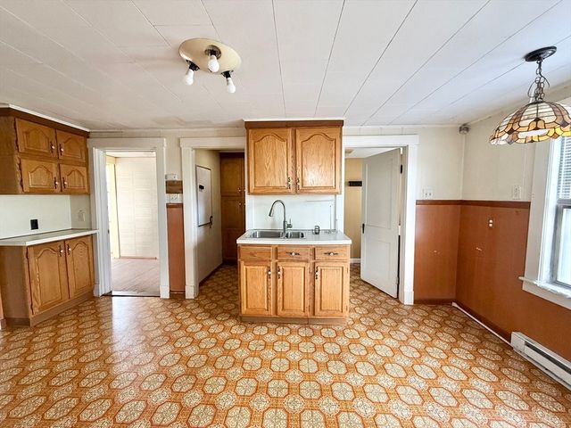 26 Wintworth St., Chicopee, MA 01013