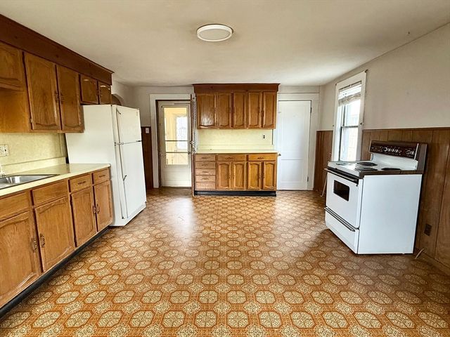26 Wintworth St., Chicopee, MA 01013