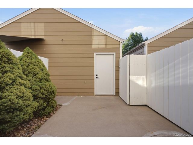 7230 Devinney Ct D, Arvada, CO 80005