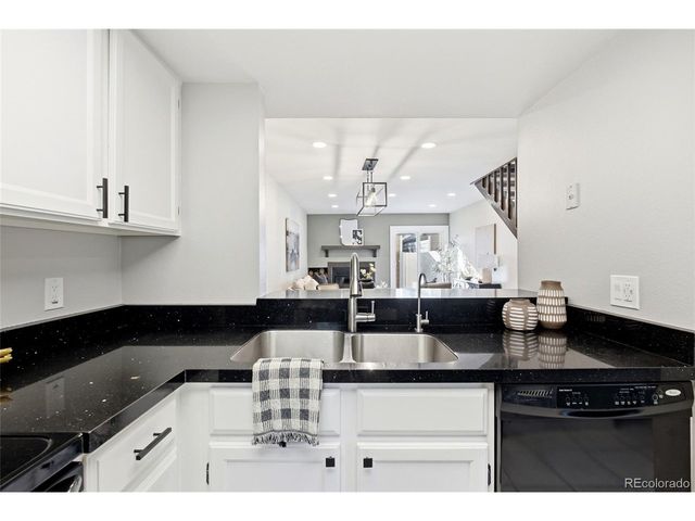 7230 Devinney Ct D, Arvada, CO 80005