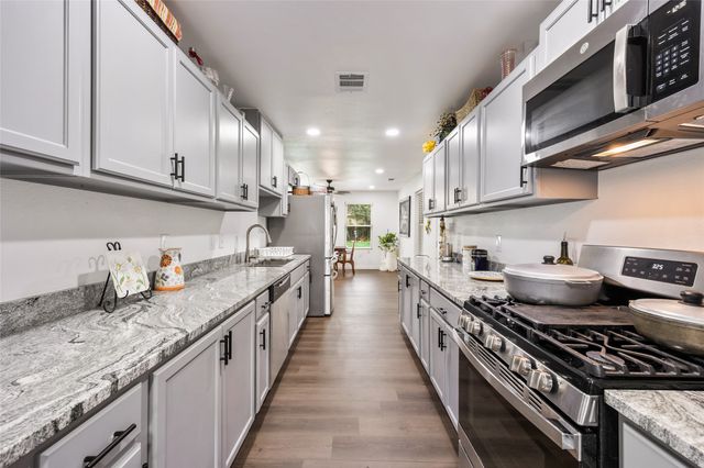 1005 Iowa Street, Irving, TX 75060