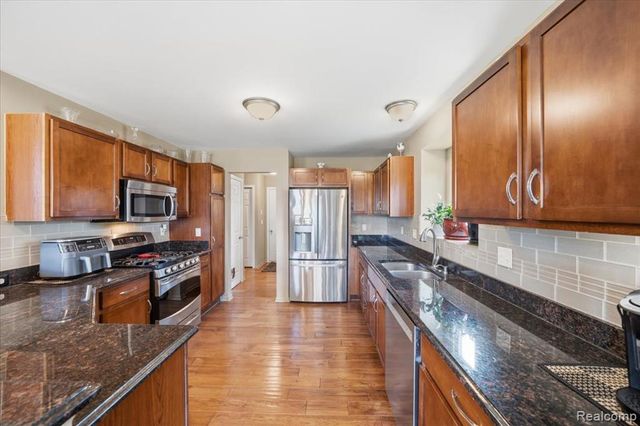 57549 Windmill Point, New Hudson, MI 48165