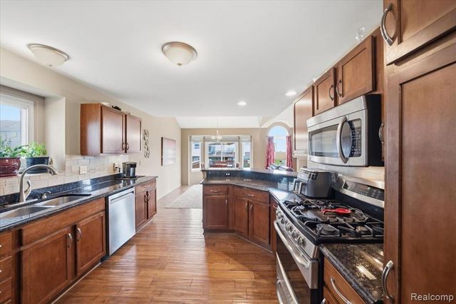 57549 Windmill Point, New Hudson, MI 48165