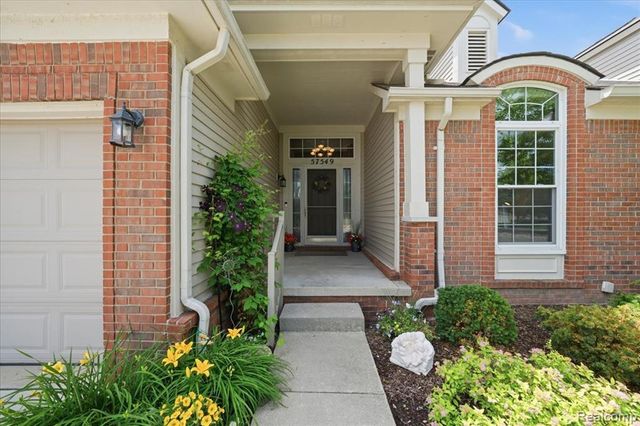 57549 Windmill Point, New Hudson, MI 48165