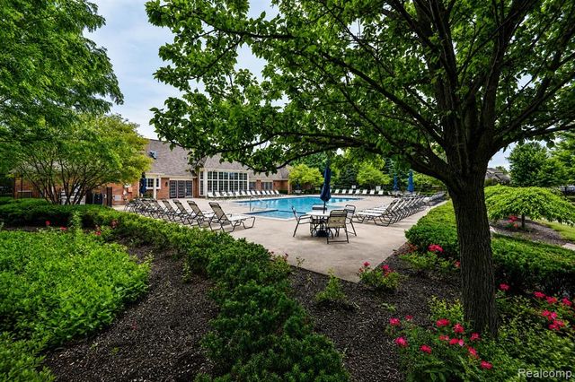 57549 Windmill Point, New Hudson, MI 48165