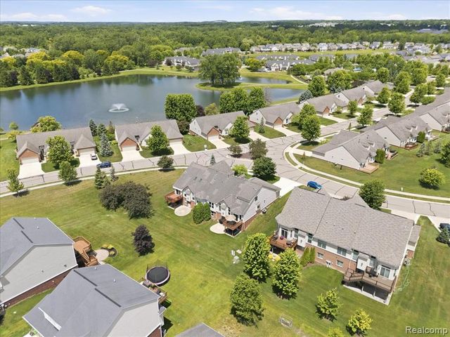 57549 Windmill Point, New Hudson, MI 48165