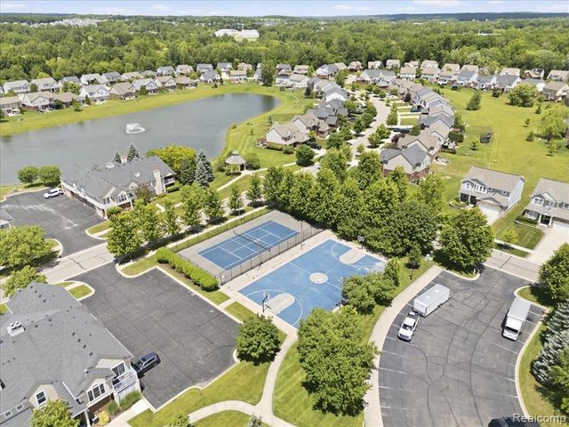 57549 Windmill Point, New Hudson, MI 48165