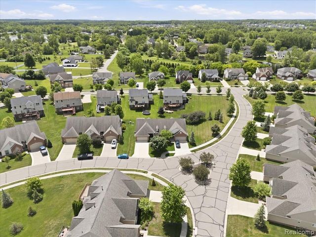 57549 Windmill Point, New Hudson, MI 48165