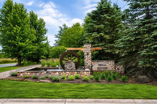 57549 Windmill Point, New Hudson, MI 48165