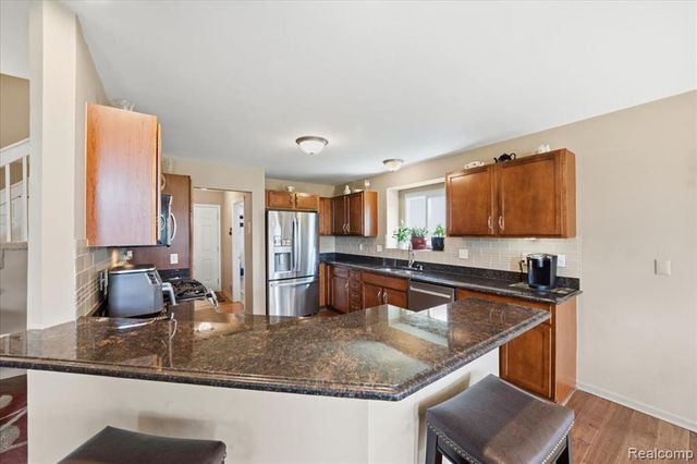 57549 Windmill Point, New Hudson, MI 48165