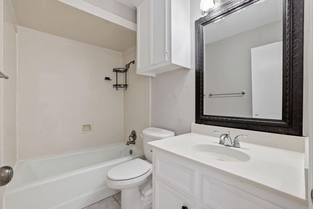 2 River Creek Way, Sugar Land, TX 77478