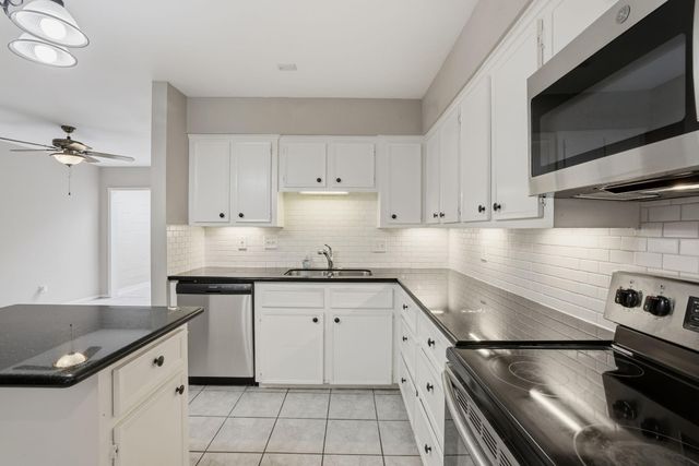 2 River Creek Way, Sugar Land, TX 77478