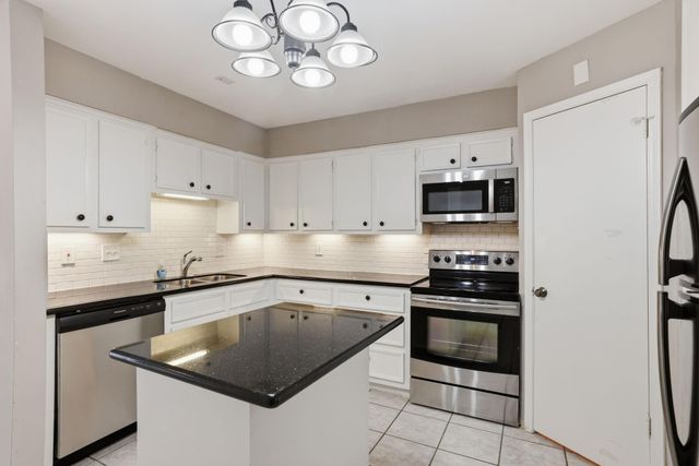 2 River Creek Way, Sugar Land, TX 77478