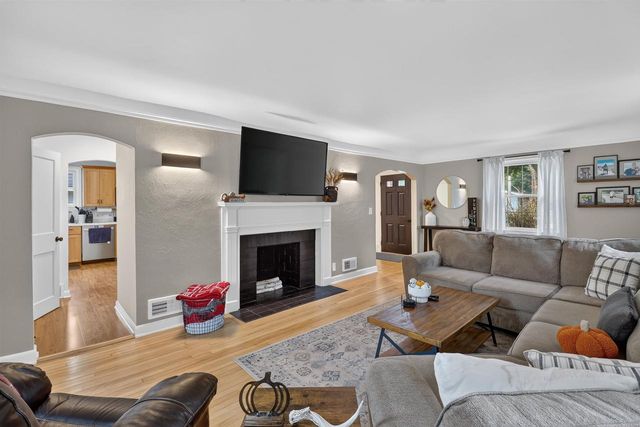 342 S Randall Avenue, Janesville, WI 53545