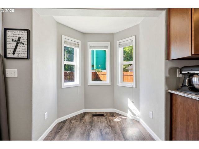 2016 Sw CERISE Way, Troutdale, OR 97060