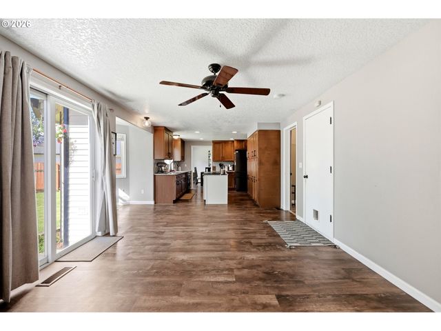 2016 Sw CERISE Way, Troutdale, OR 97060