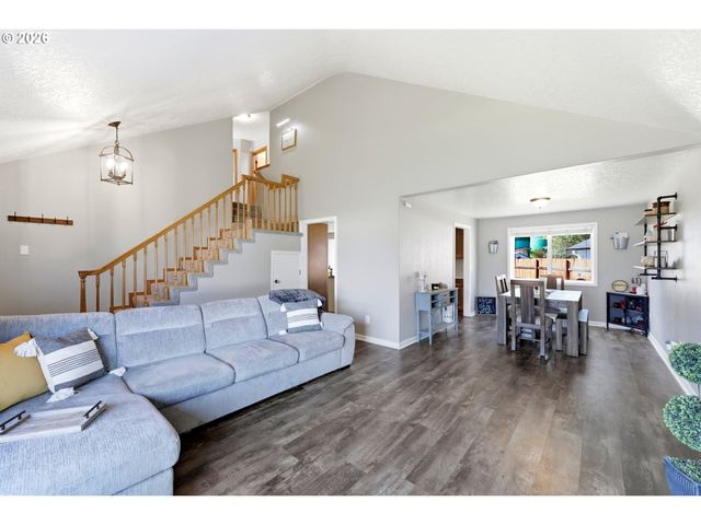 2016 Sw CERISE Way, Troutdale, OR 97060
